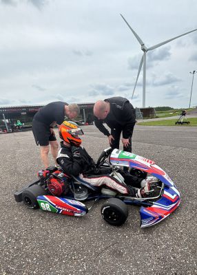 rijdersbespreking
contact tussen de rijders is erg belangrijk. je rijd met zijn 3-en
